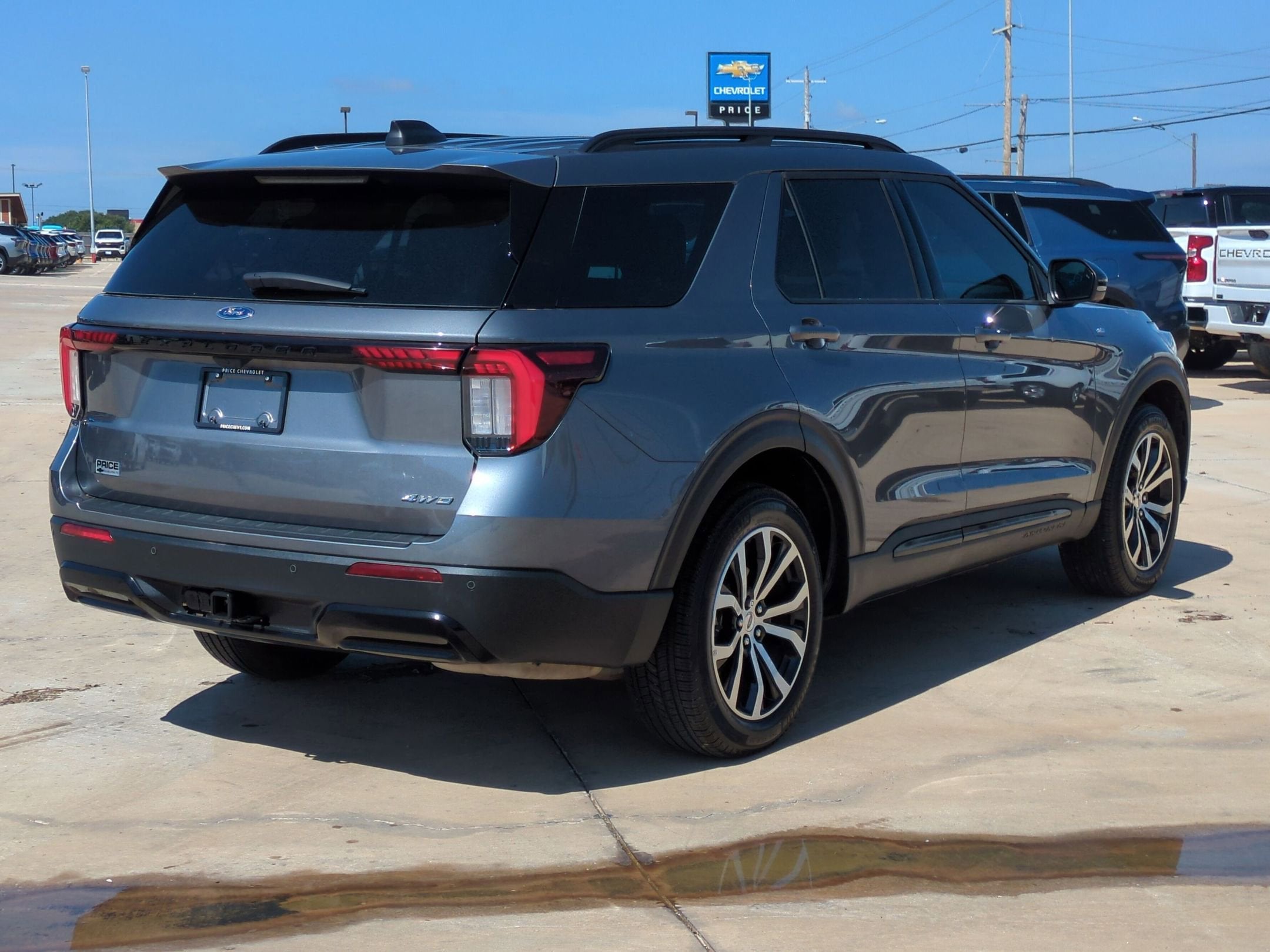 2025 Ford Explorer ST-Line