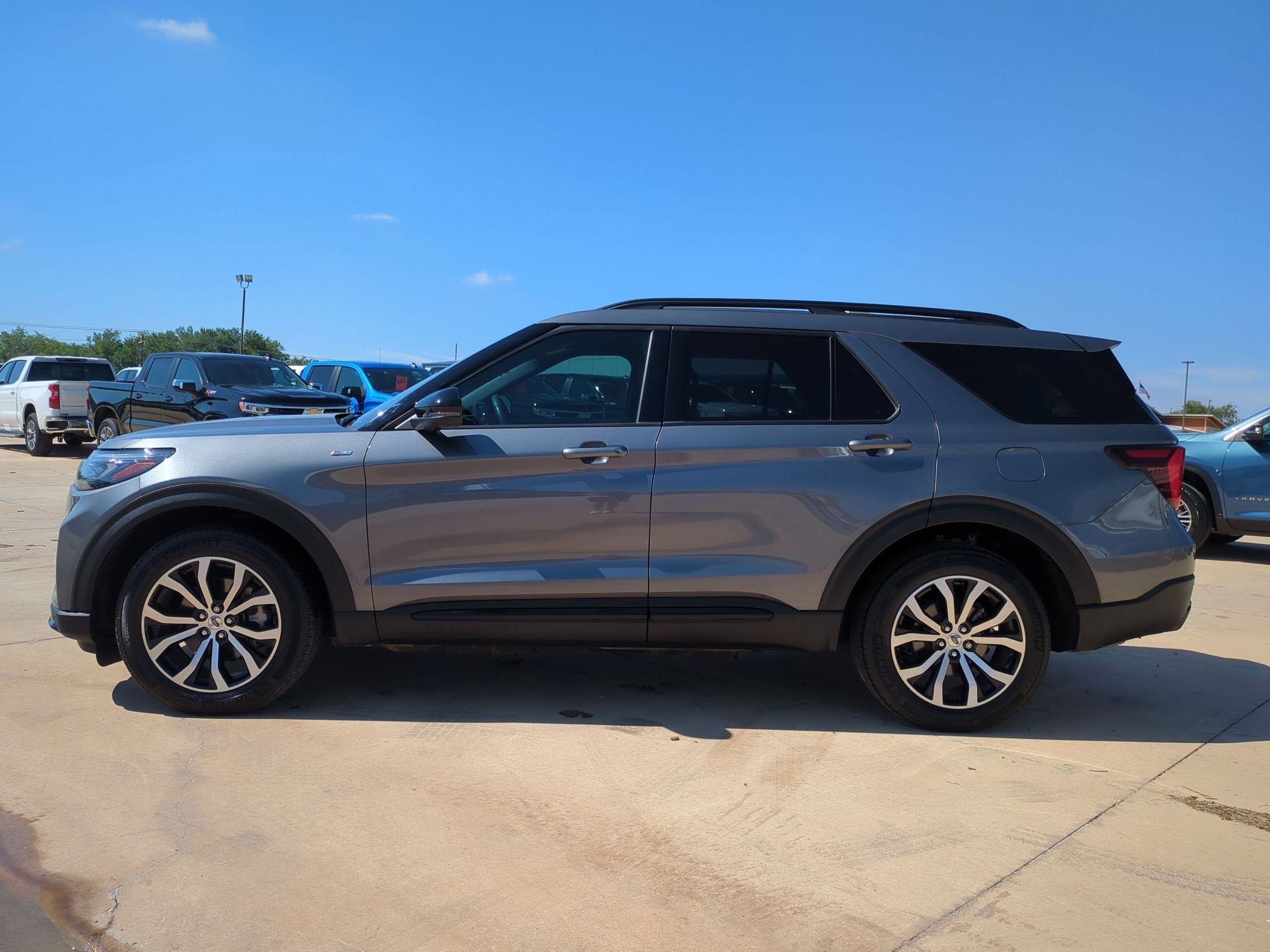 2025 Ford Explorer ST-Line