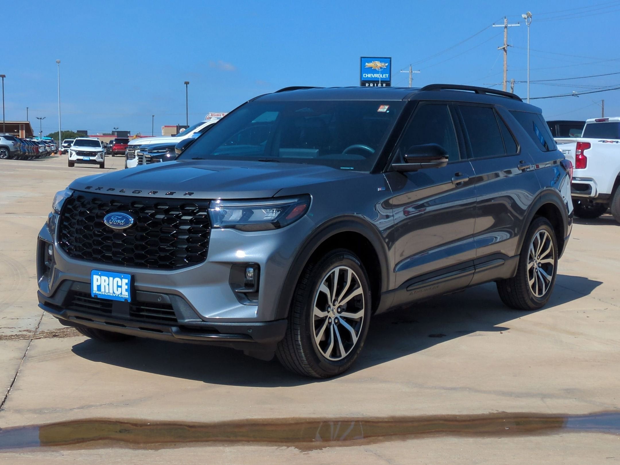 2025 Ford Explorer ST-Line