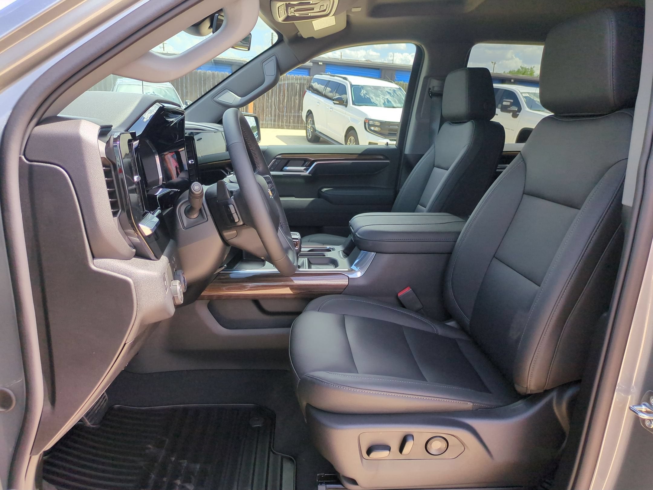2026 Chevrolet Silverado 1500 LT - Photo 9