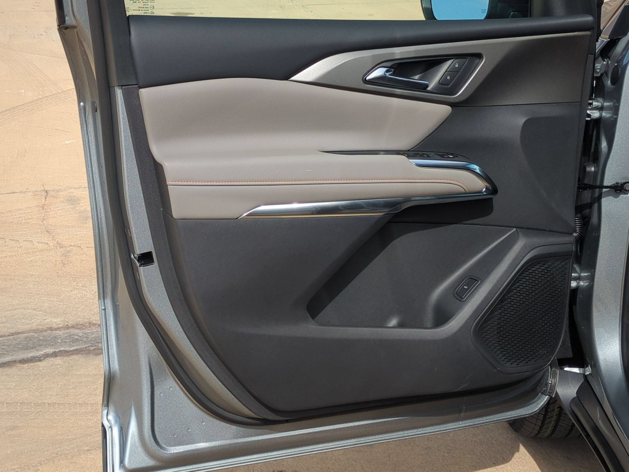 2027 Chevrolet Traverse LT - Photo 11