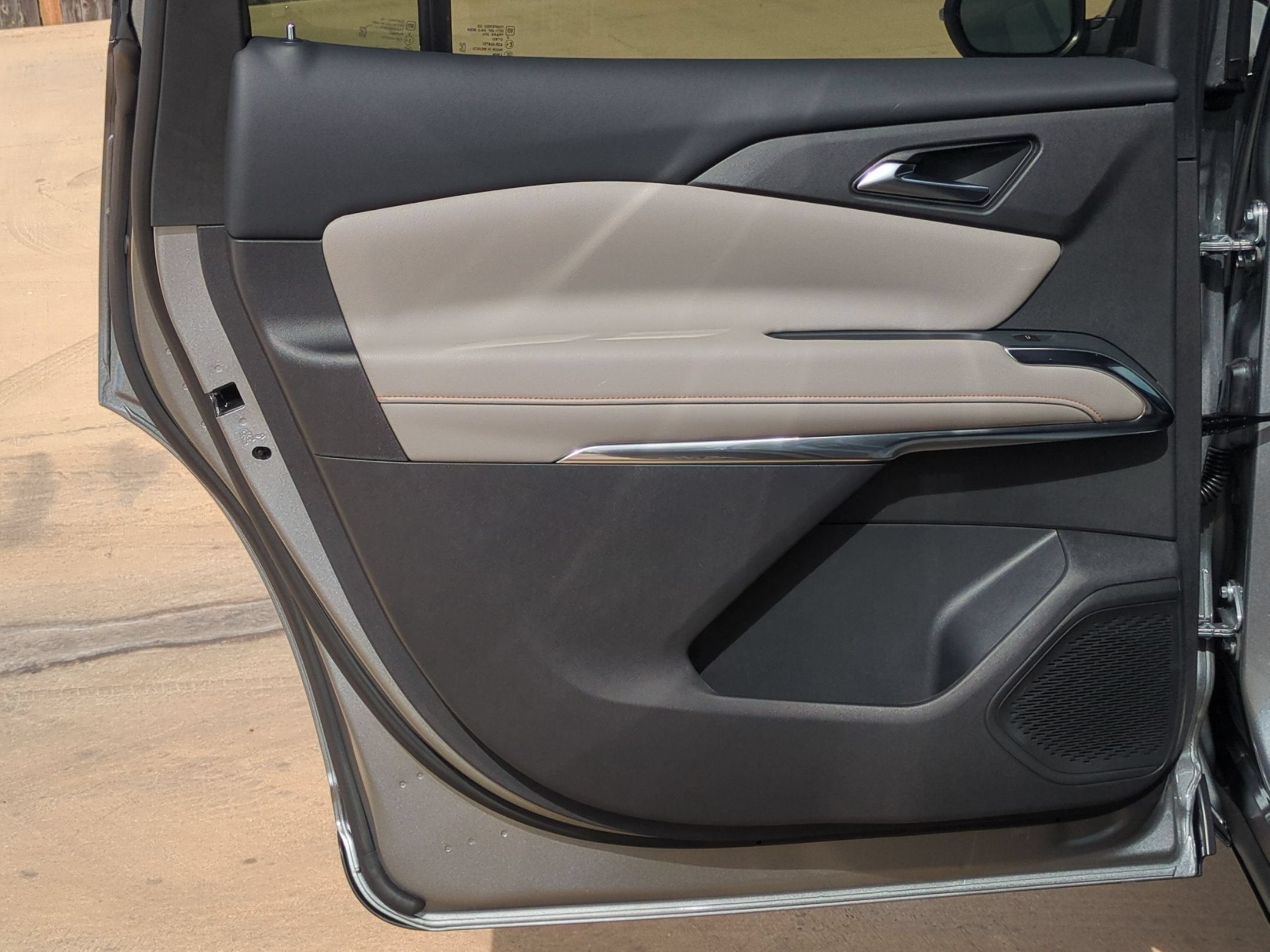 2027 Chevrolet Traverse LT - Photo 14