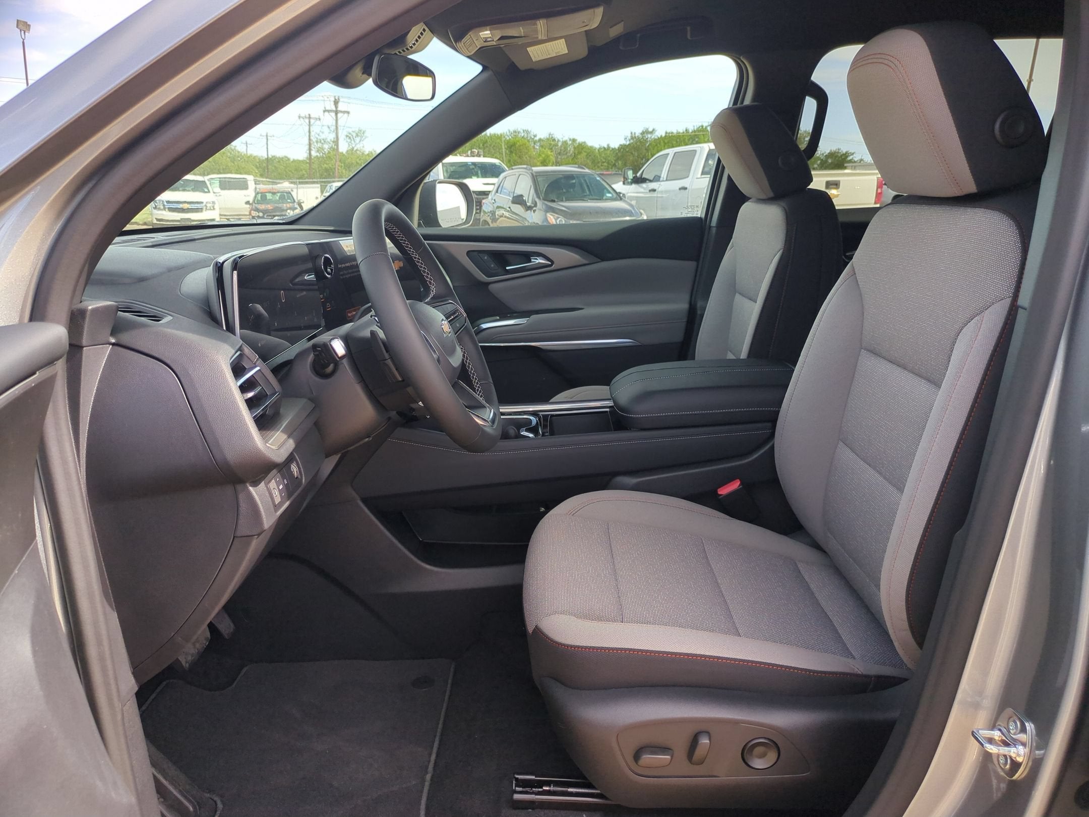 2027 Chevrolet Traverse LT - Photo 9