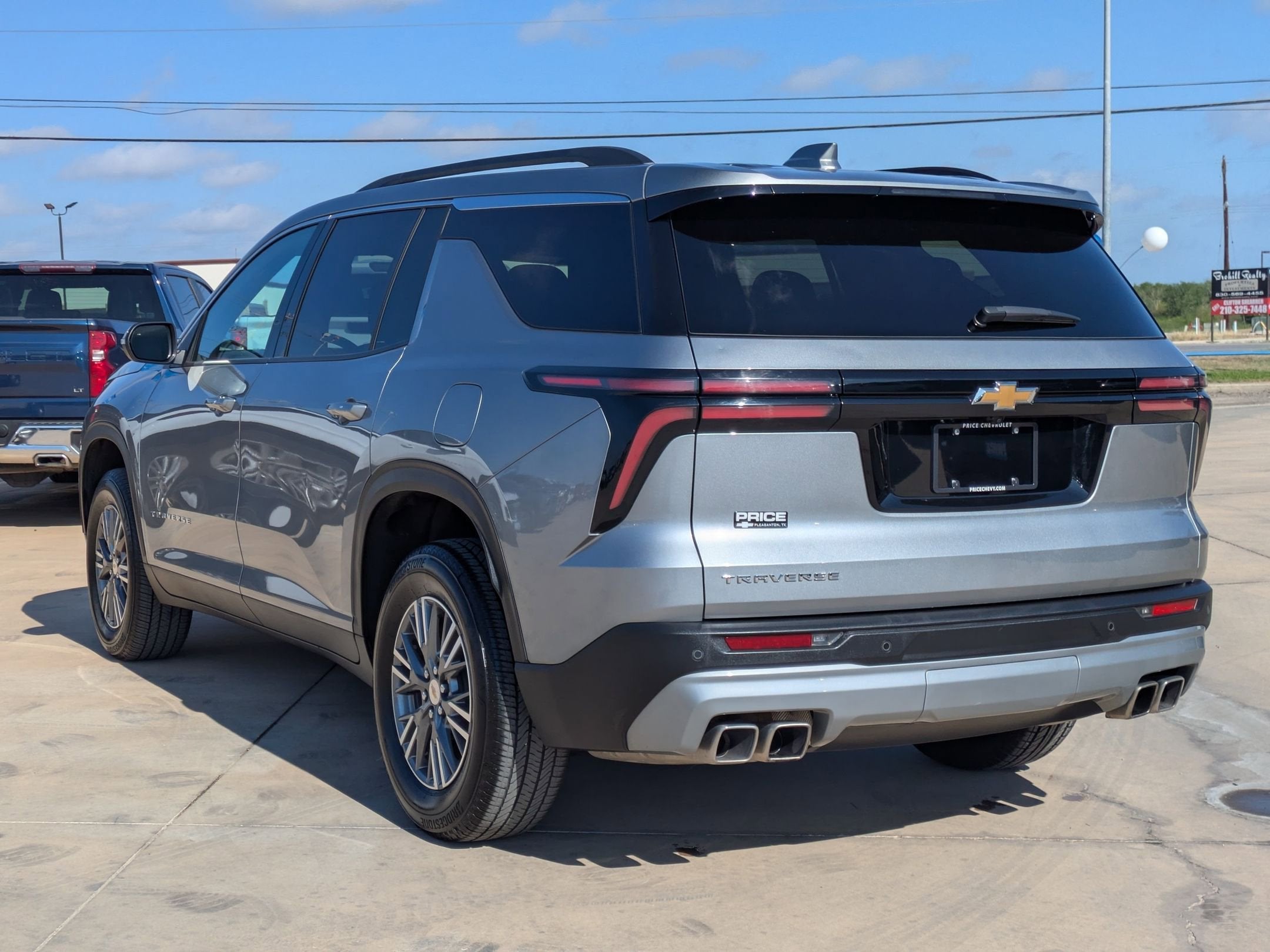 2025 Chevrolet Traverse LT