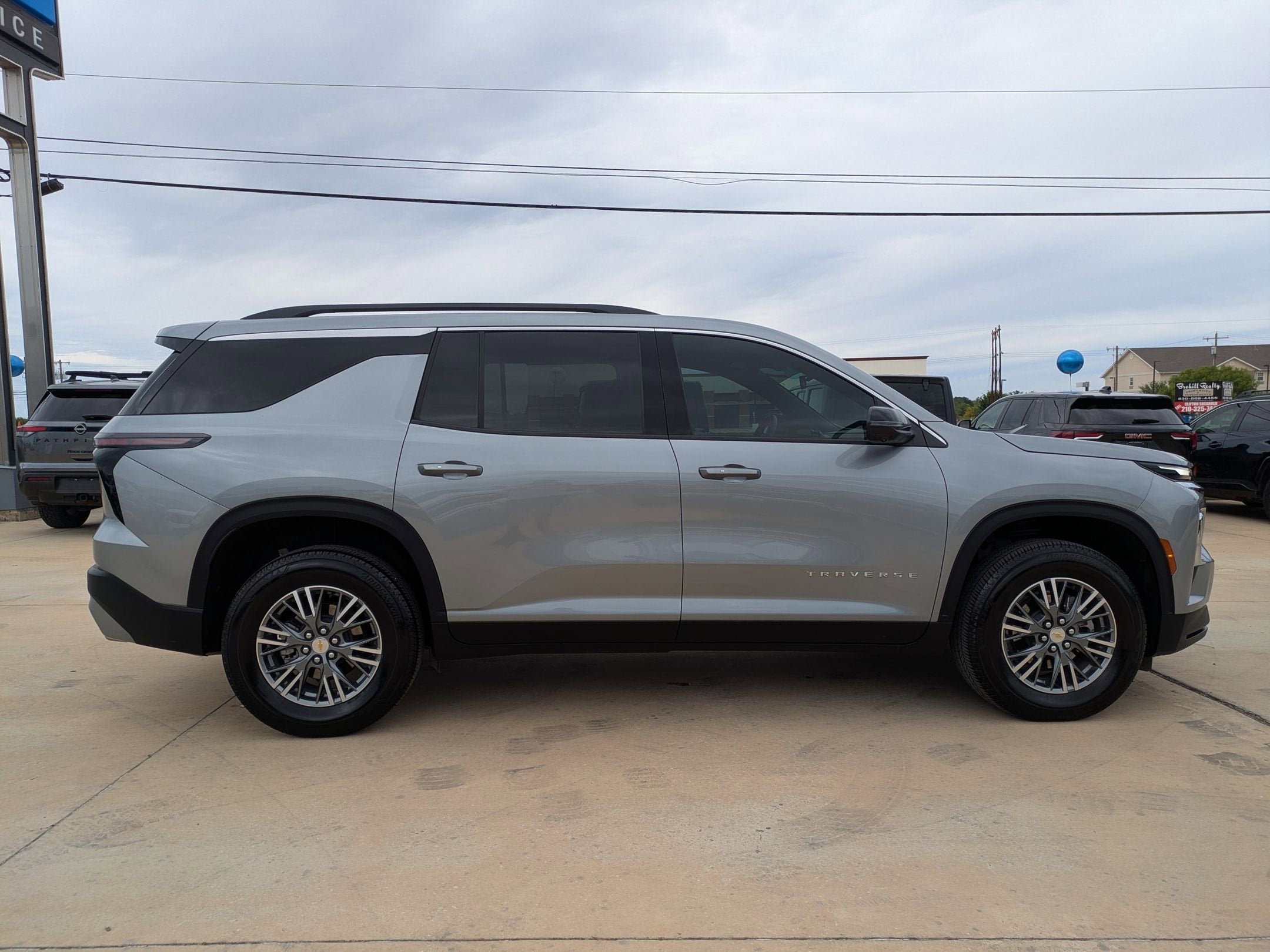 2025 Chevrolet Traverse LT