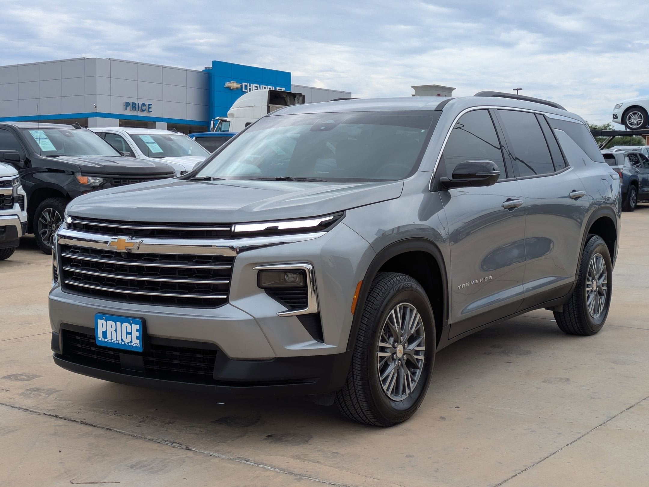 2025 Chevrolet Traverse LT