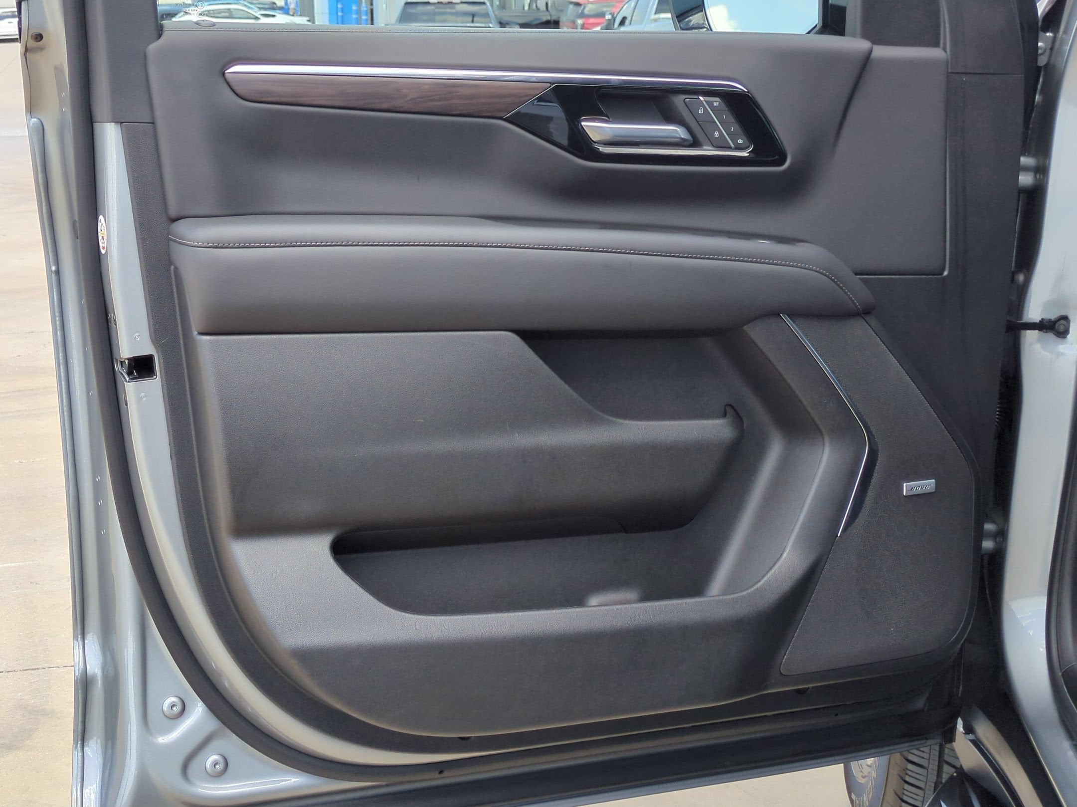 2025 Chevrolet Suburban LT