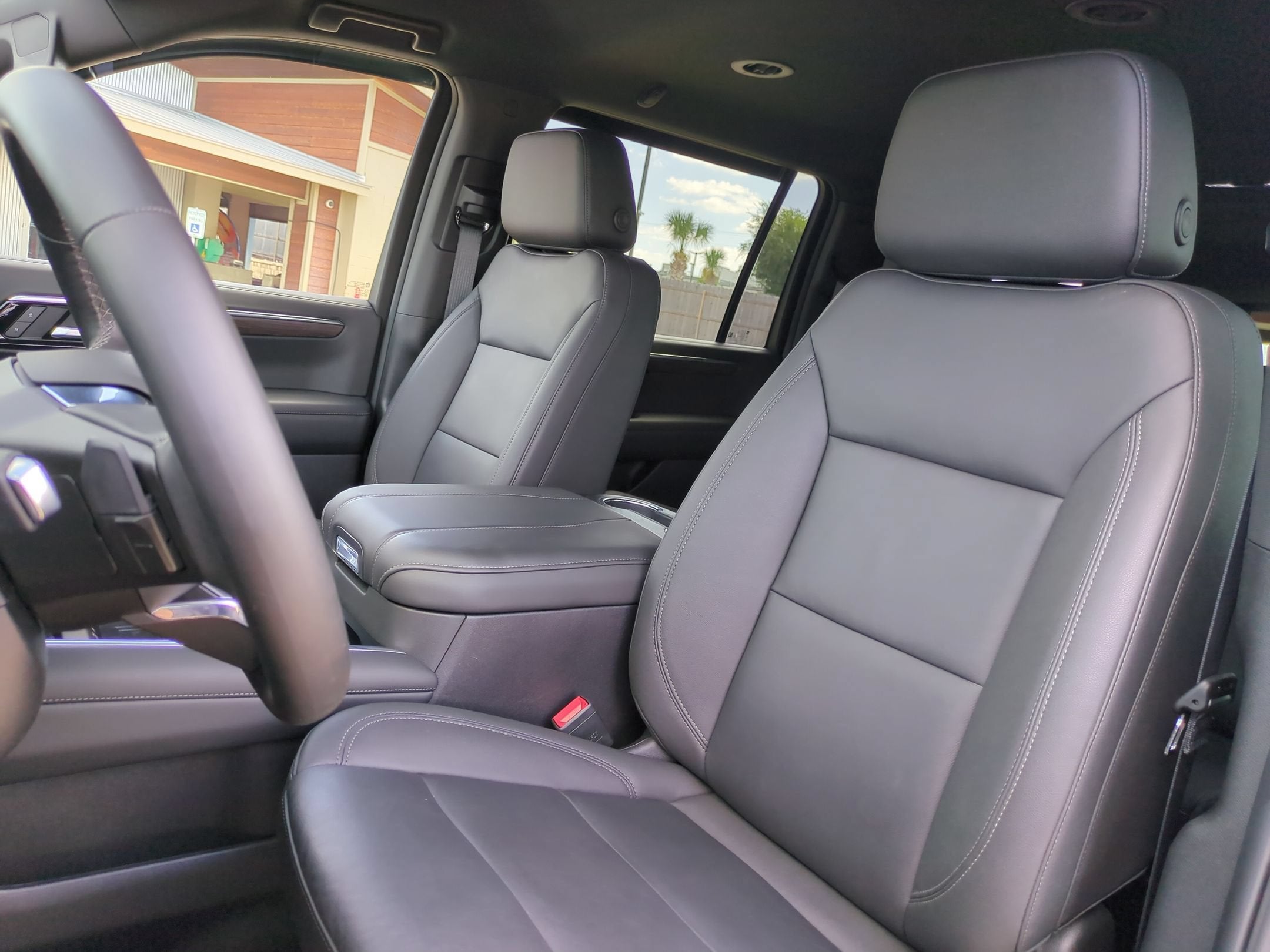 2025 Chevrolet Suburban LT