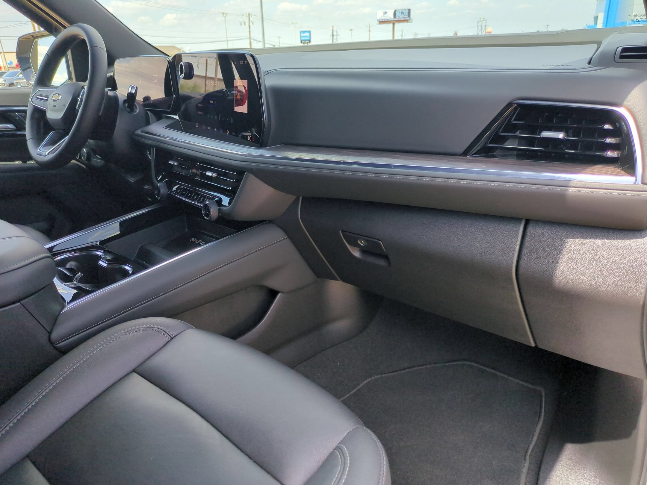 2025 Chevrolet Suburban LT