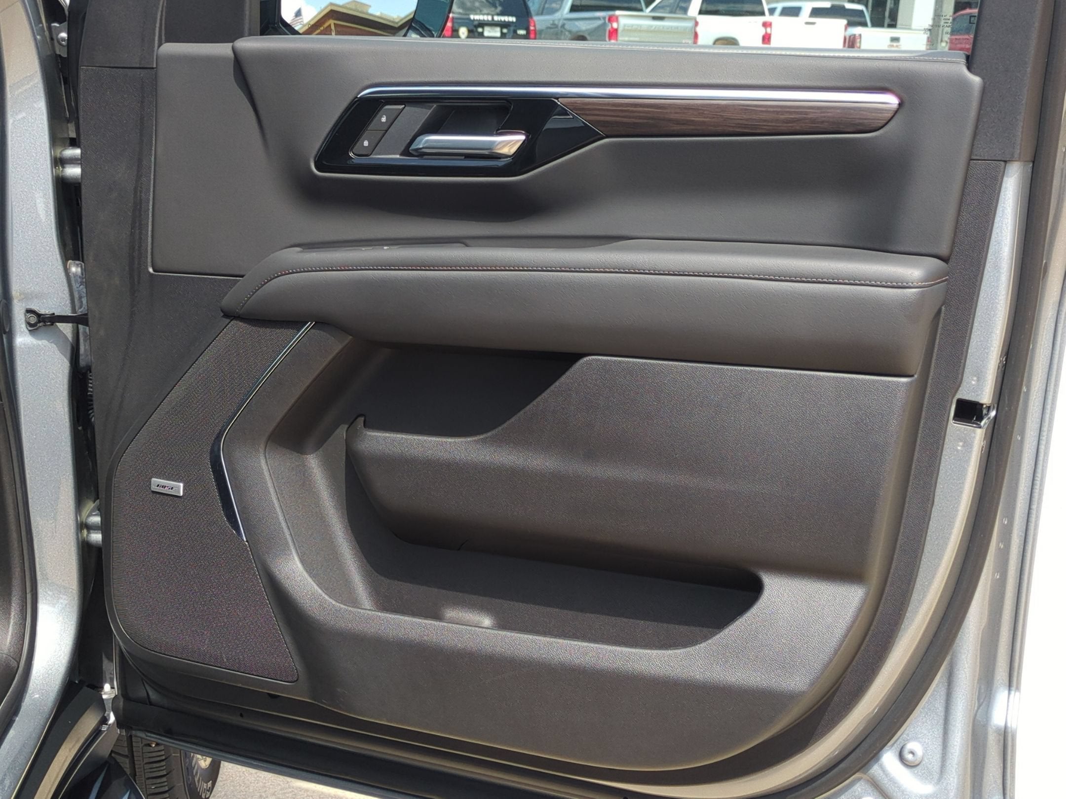 2025 Chevrolet Suburban LT