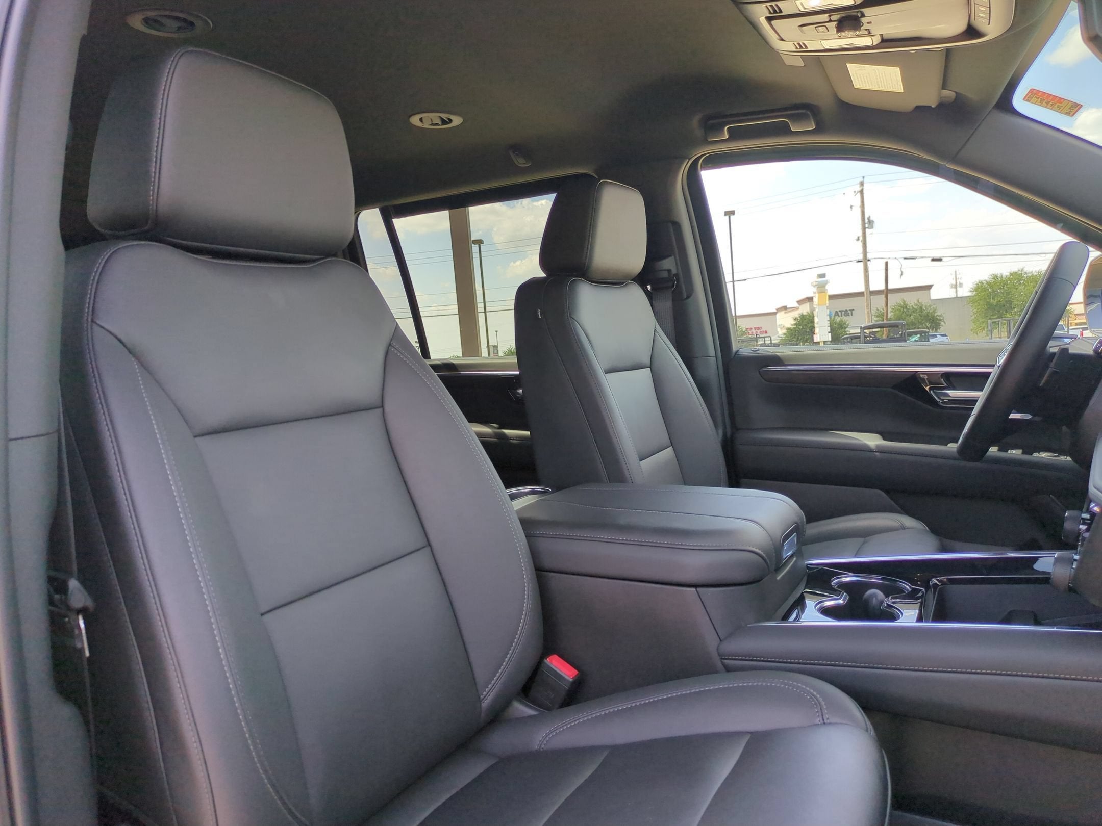 2025 Chevrolet Suburban LT