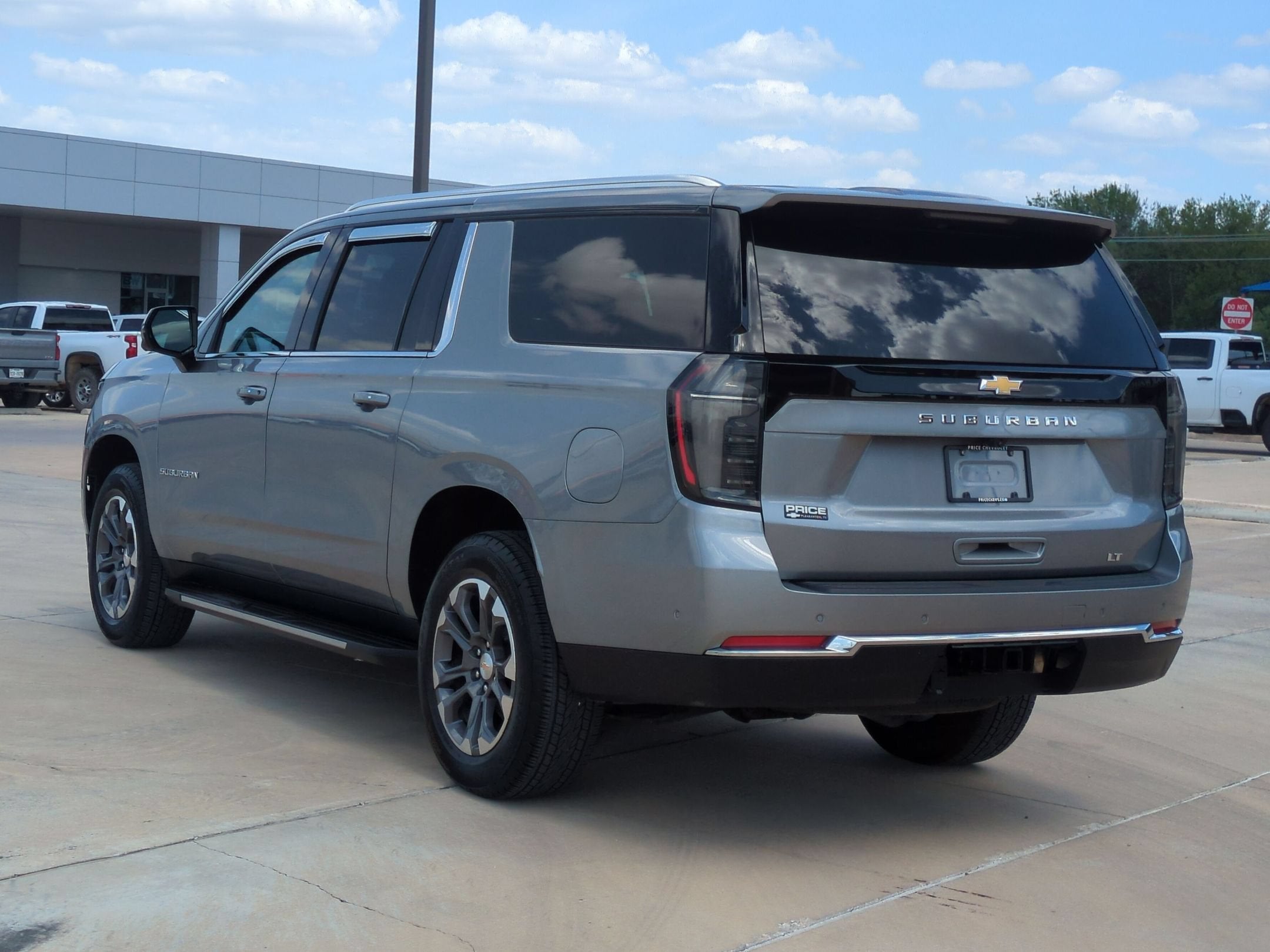 2025 Chevrolet Suburban LT