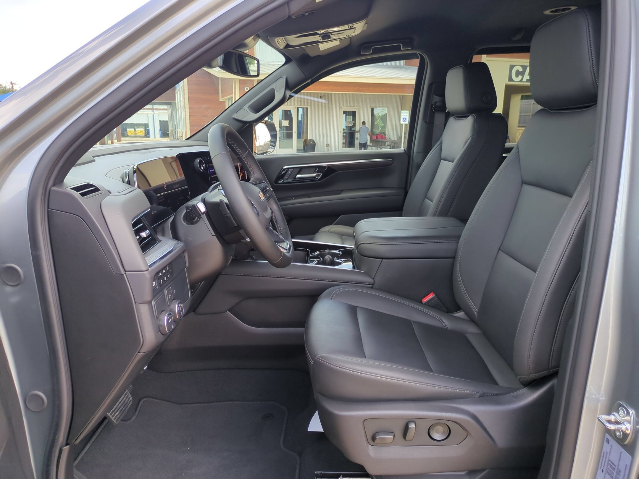 2025 Chevrolet Suburban LT