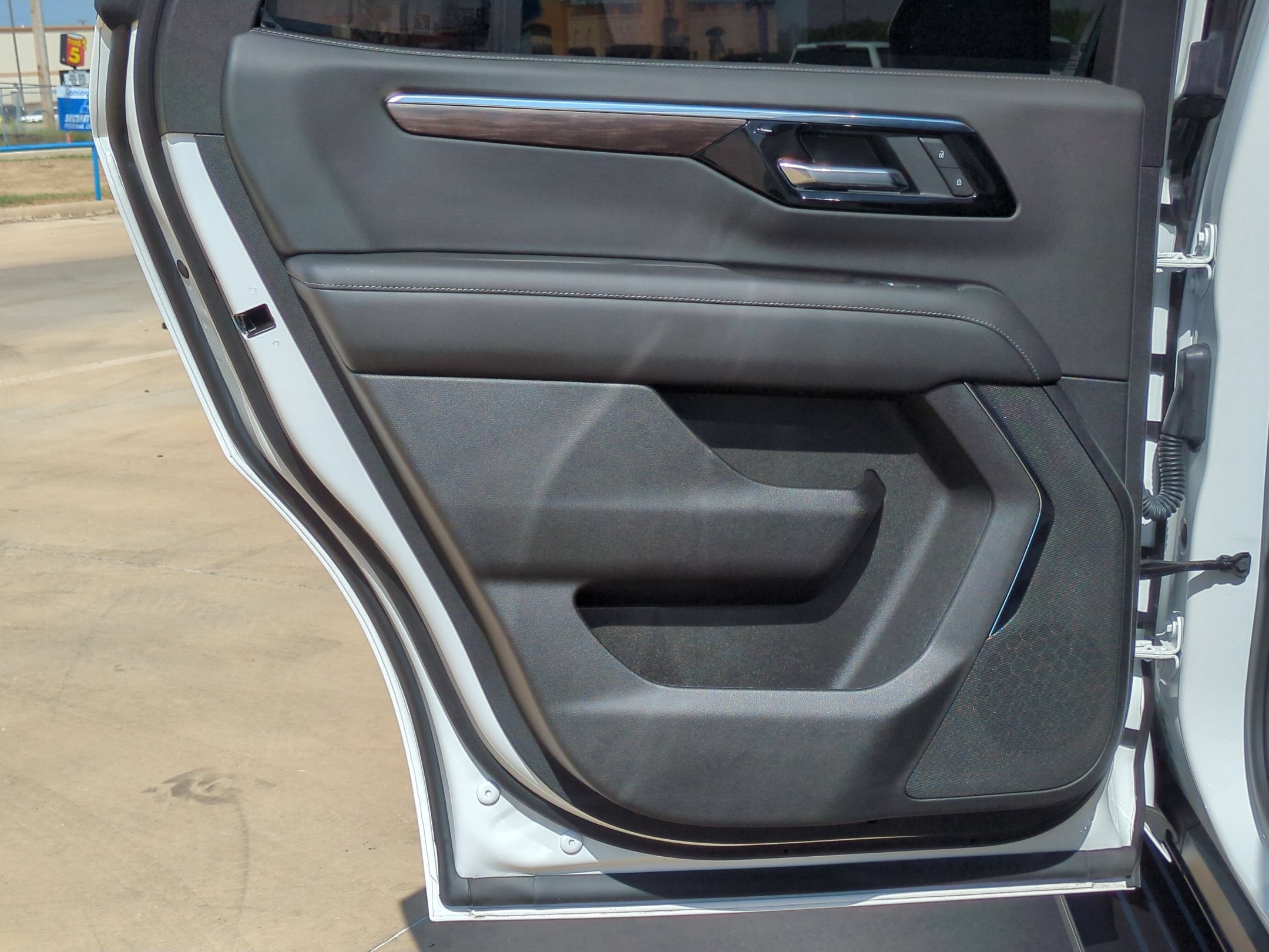 2025 Chevrolet Tahoe LS