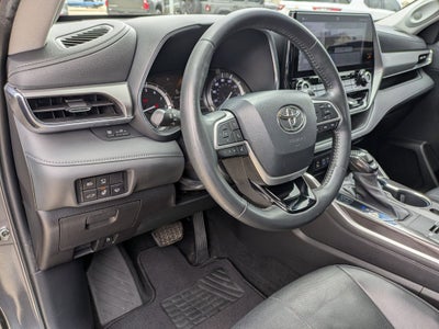 2022 Toyota Highlander Platinum