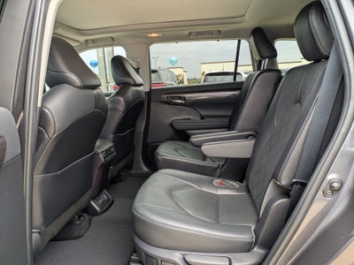 2022 Toyota Highlander Platinum