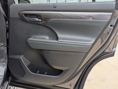 2022 Toyota Highlander Platinum