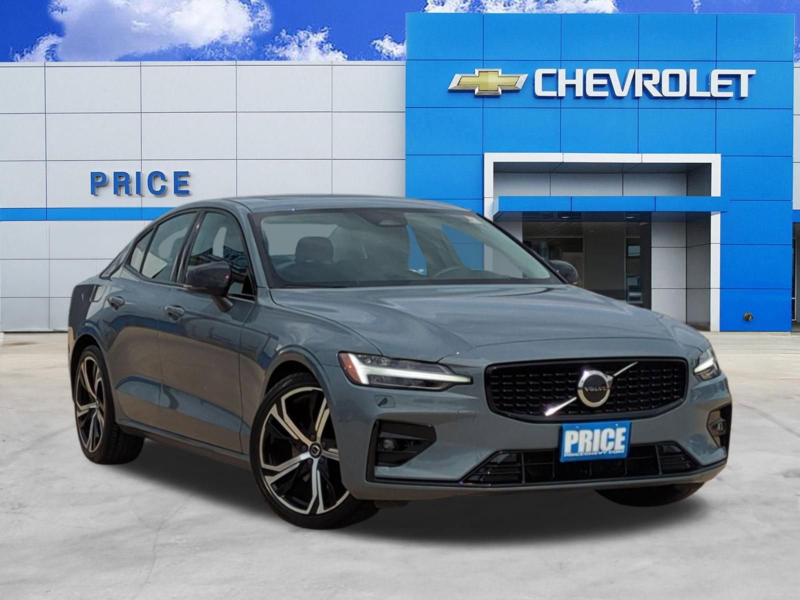 2024 Volvo S60 Core Dark Theme