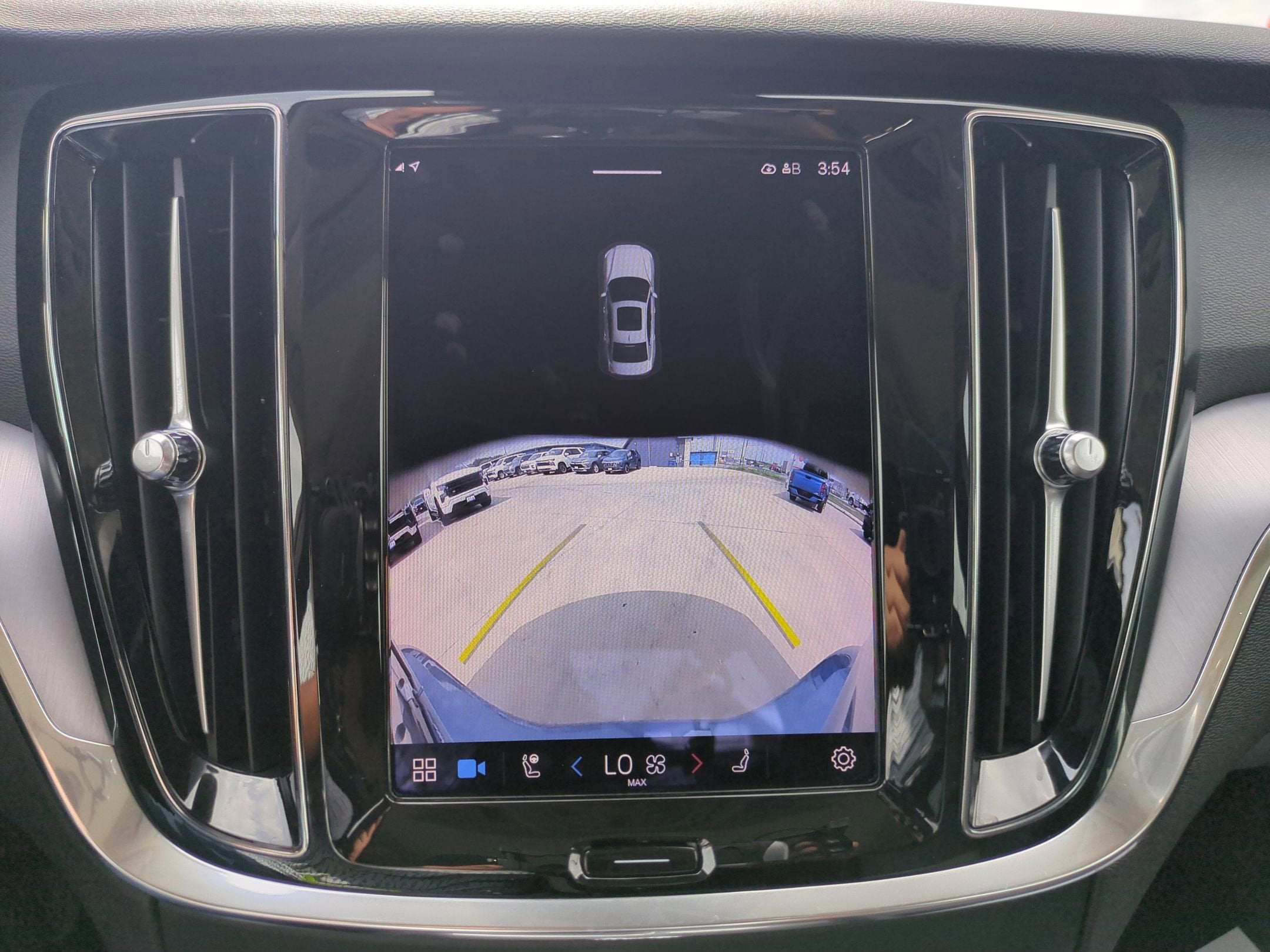 2024 Volvo S60 Core Dark Theme