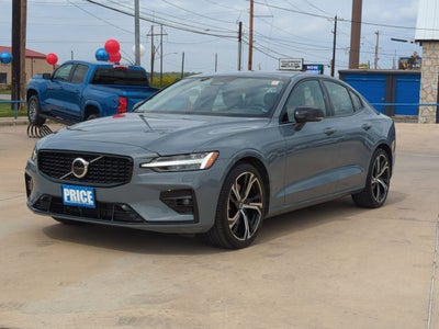 2024 Volvo S60 Core Dark Theme