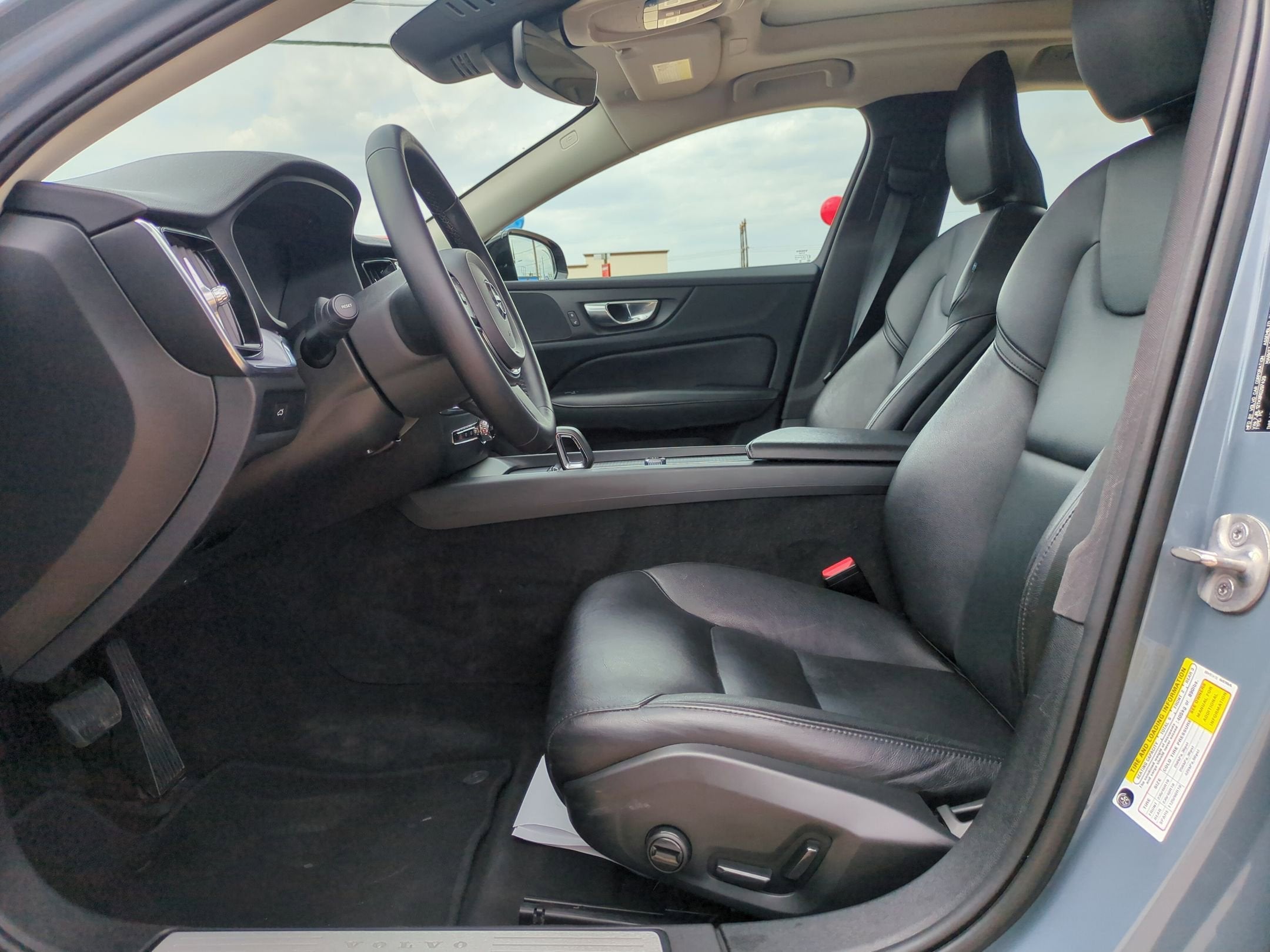 2024 Volvo S60 Core Dark Theme