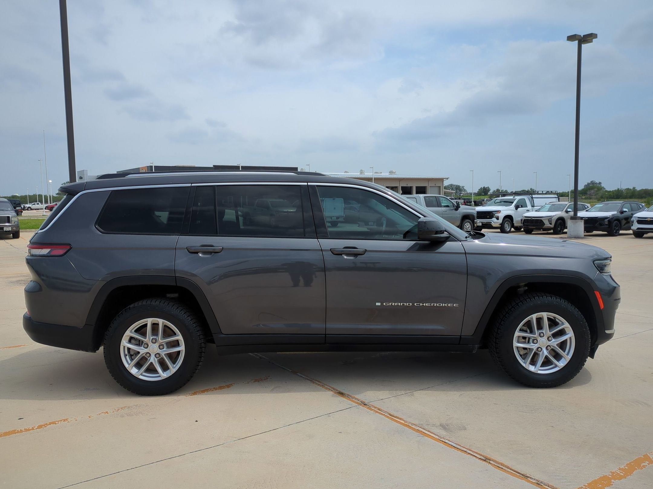2022 Jeep Grand Cherokee L Laredo