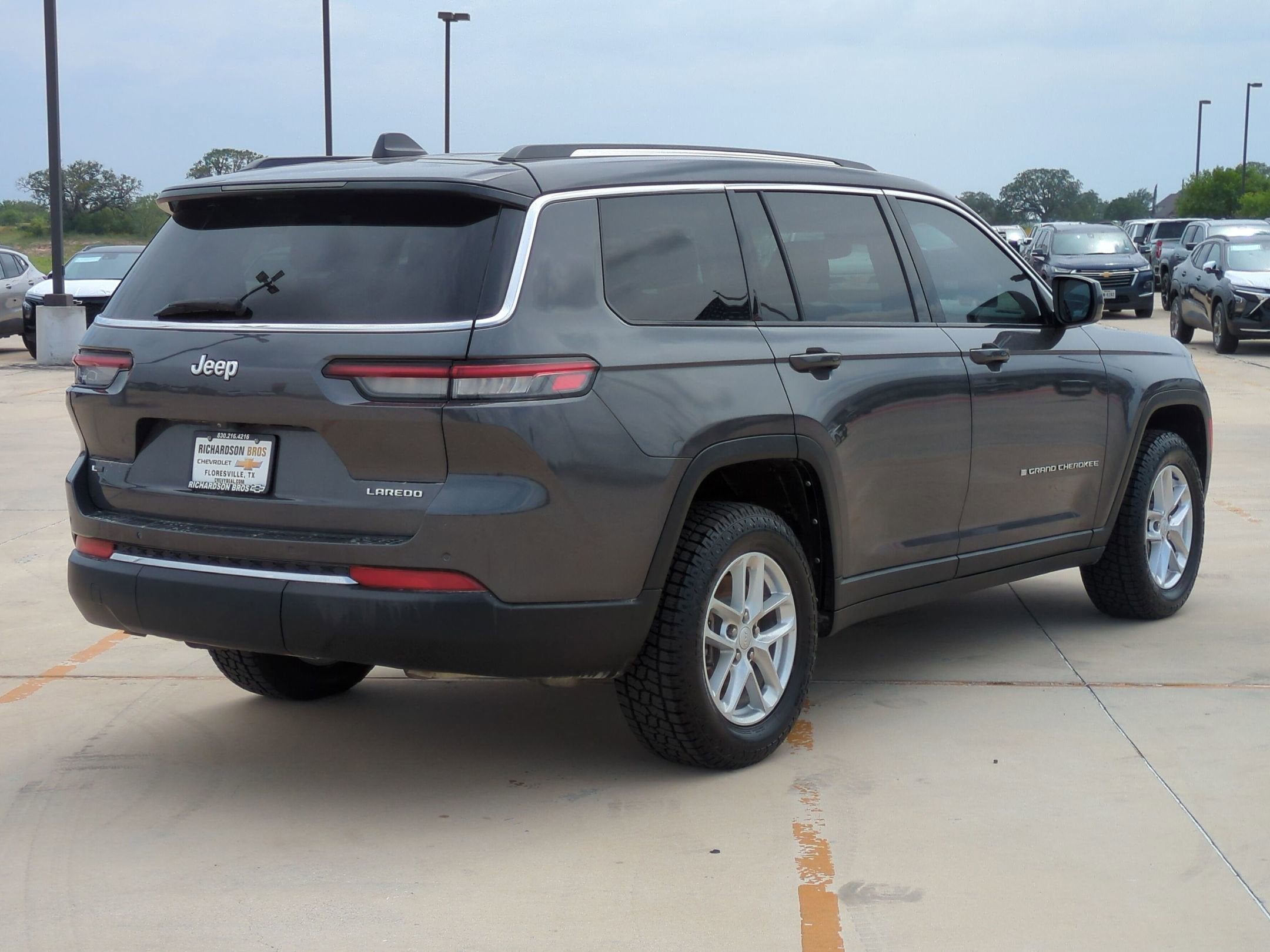 2022 Jeep Grand Cherokee L Laredo