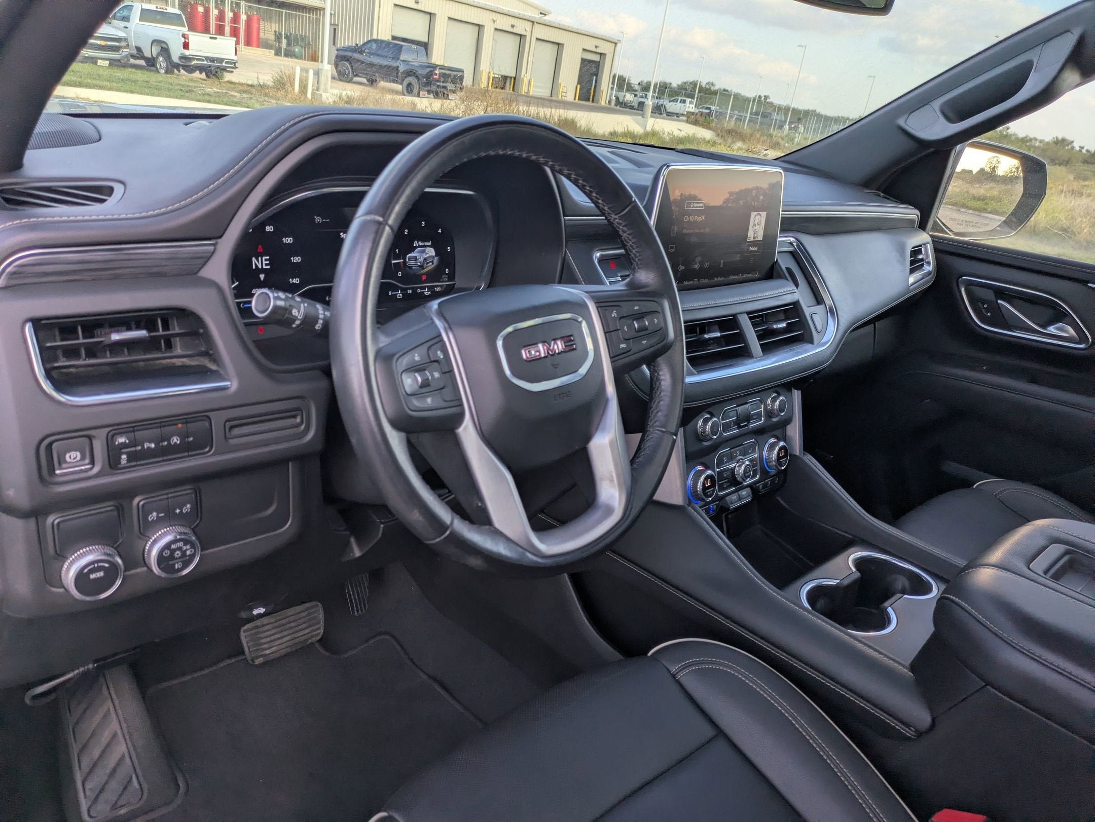 2023 GMC Yukon XL SLT