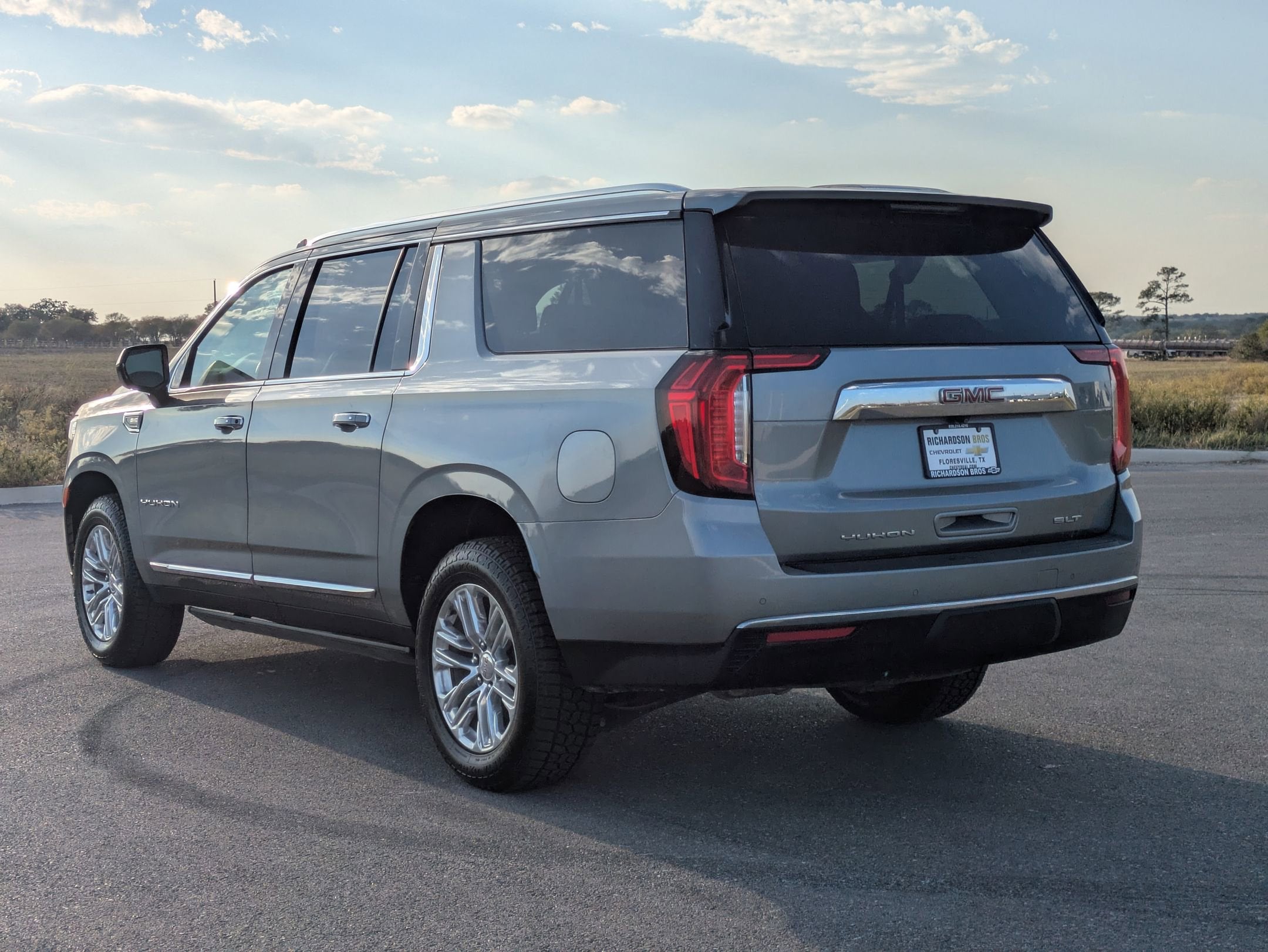 2023 GMC Yukon XL SLT