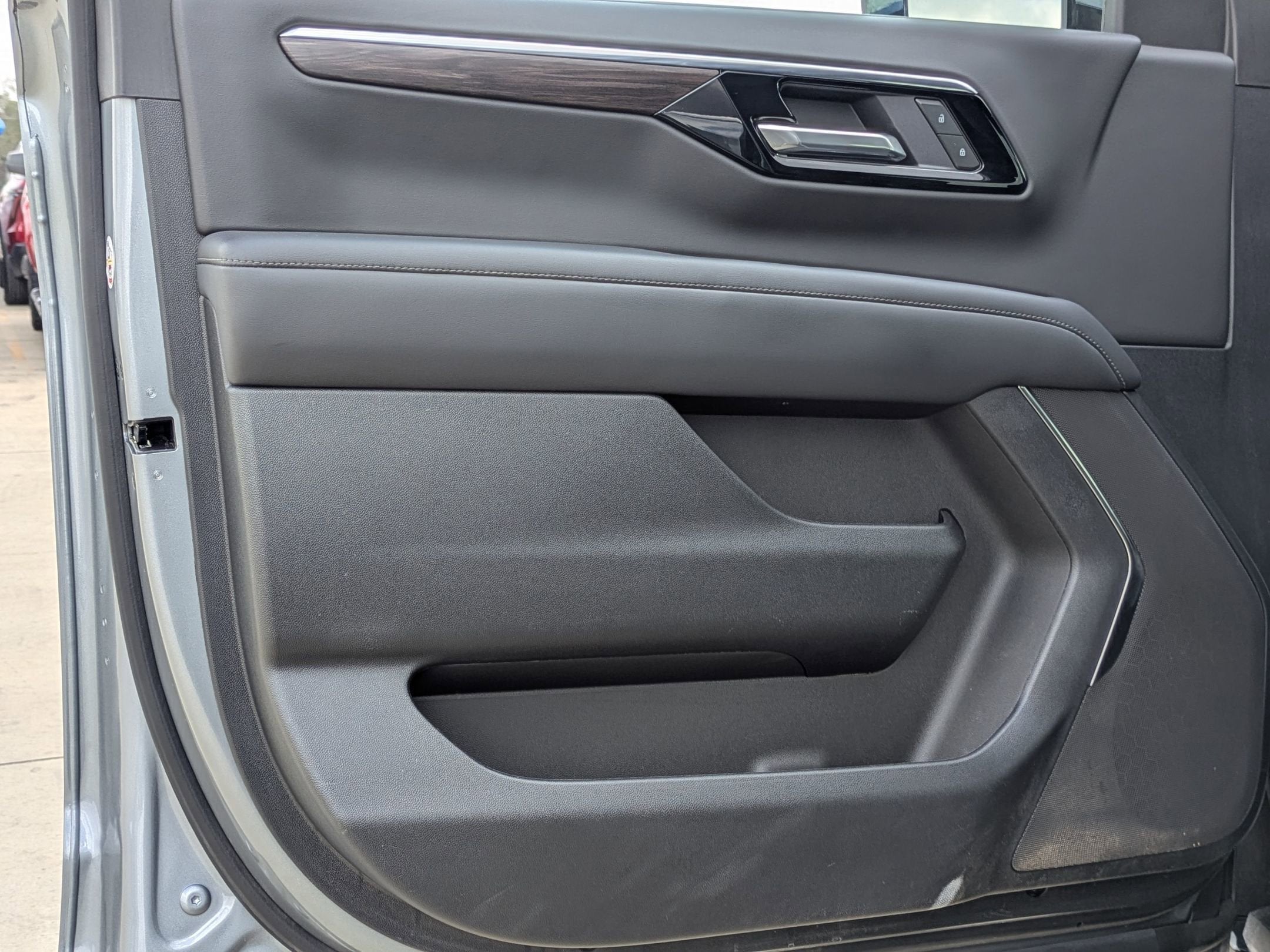 2025 Chevrolet Suburban LS