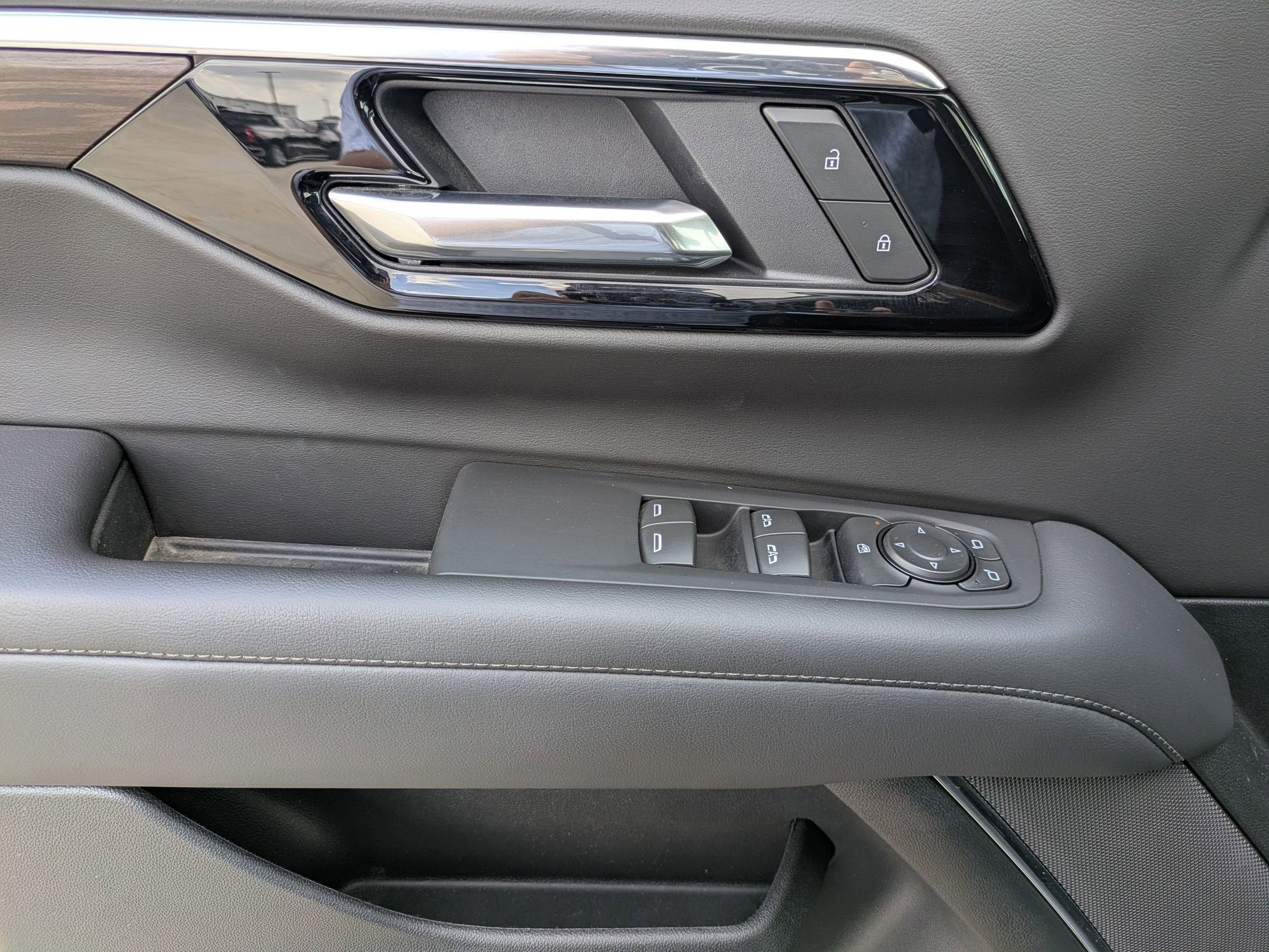 2025 Chevrolet Suburban LS