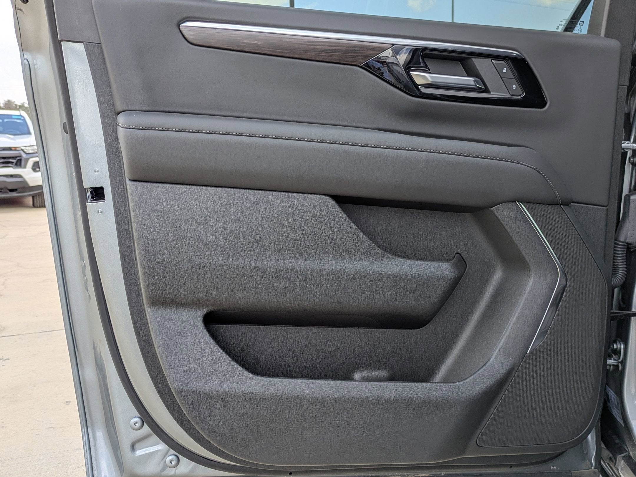 2025 Chevrolet Suburban LS