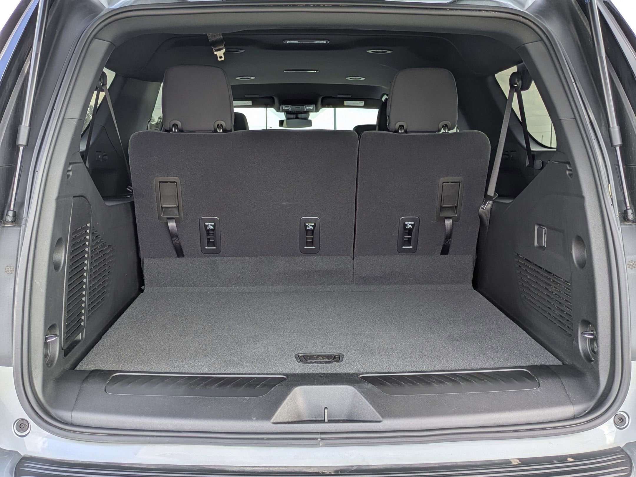 2025 Chevrolet Suburban LS