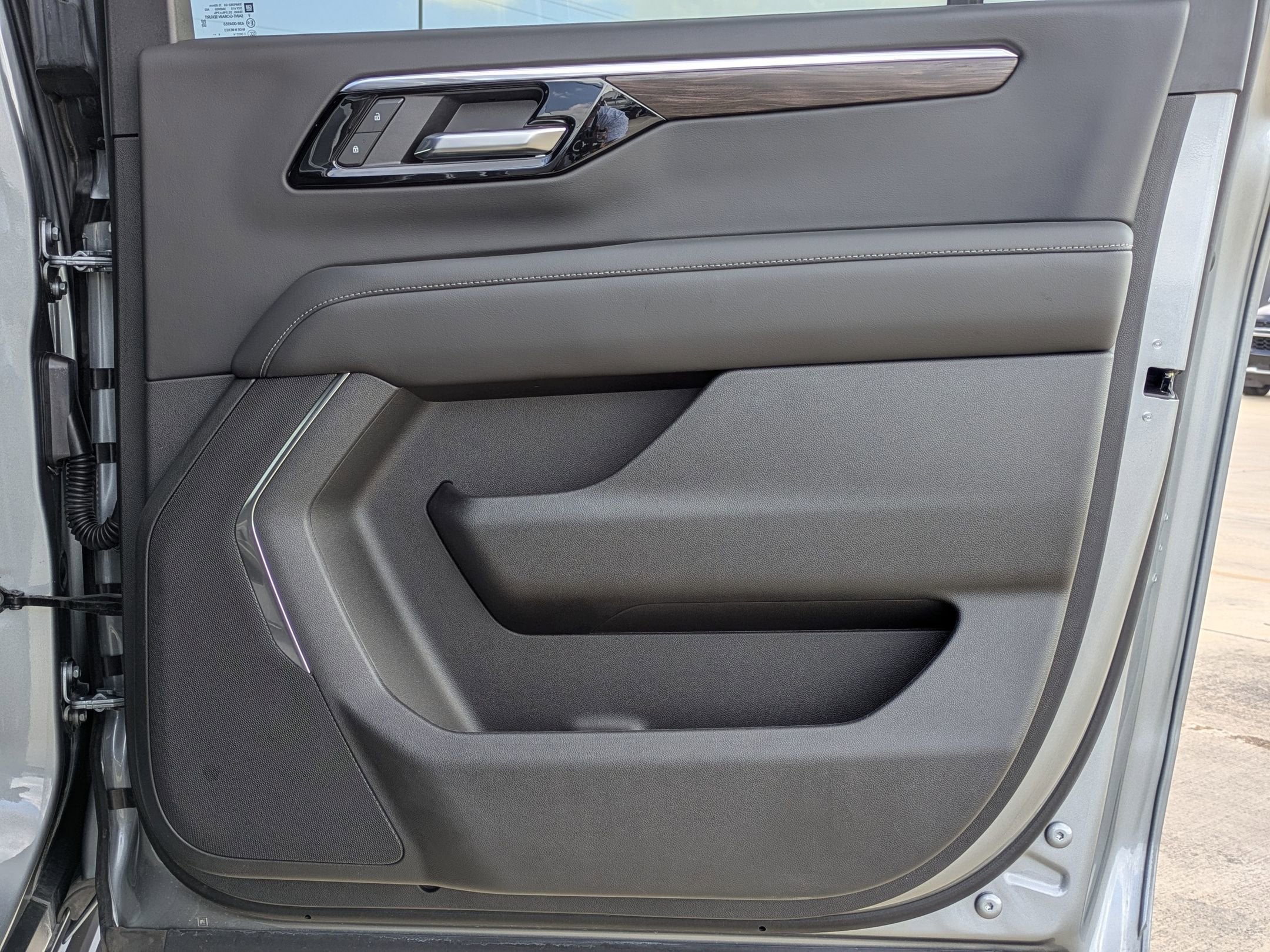 2025 Chevrolet Suburban LS