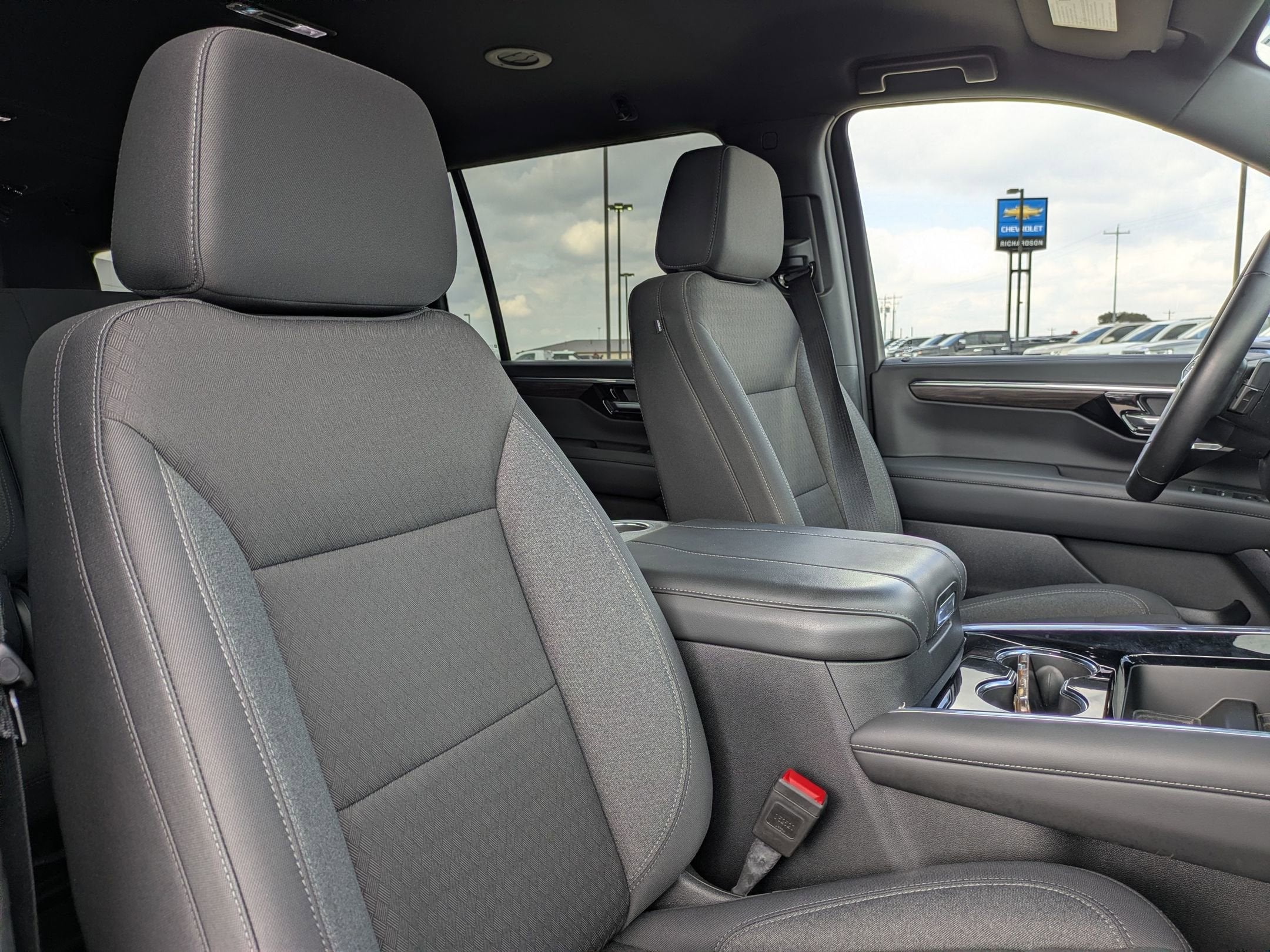 2025 Chevrolet Suburban LS