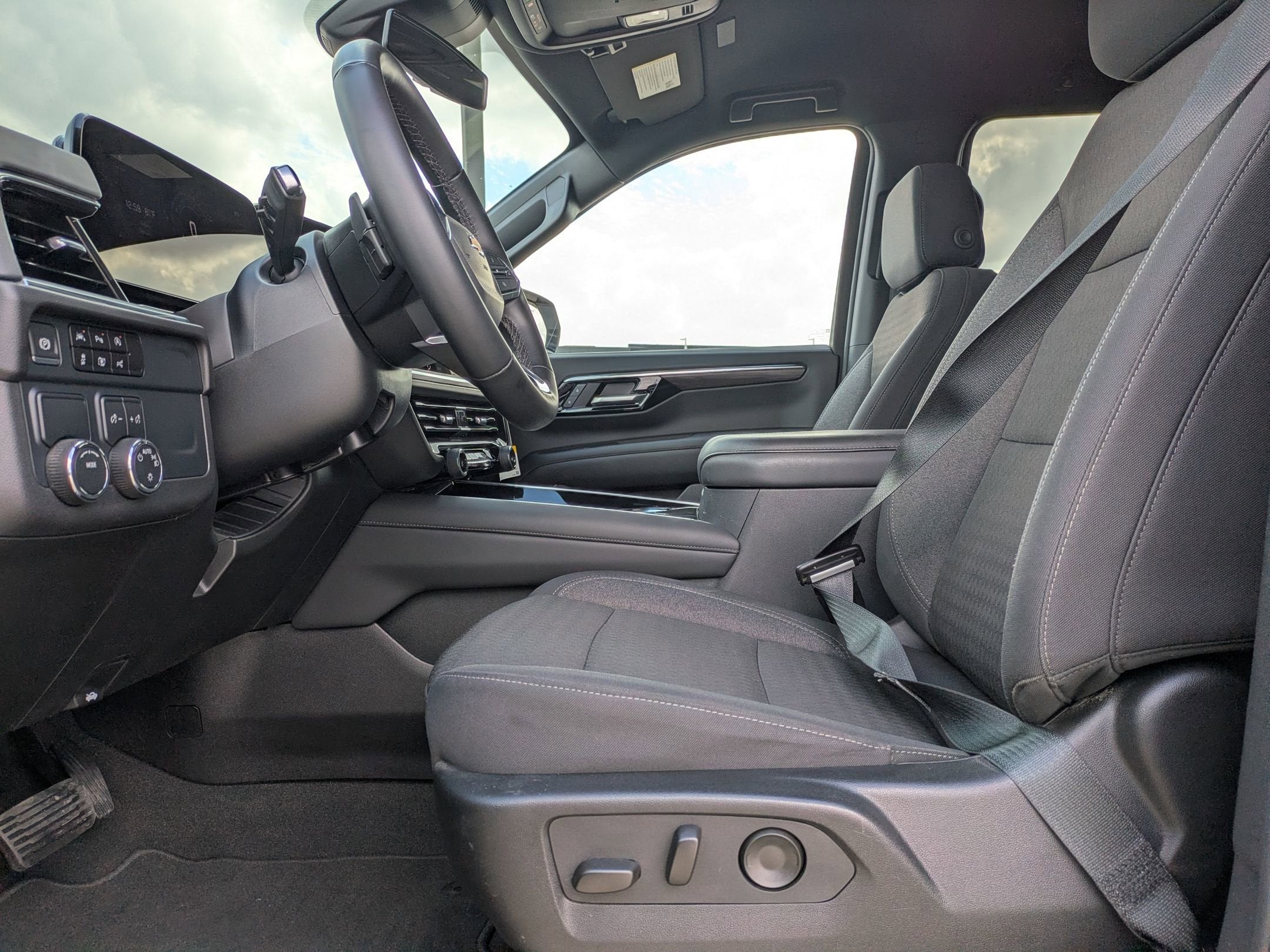 2025 Chevrolet Suburban LS