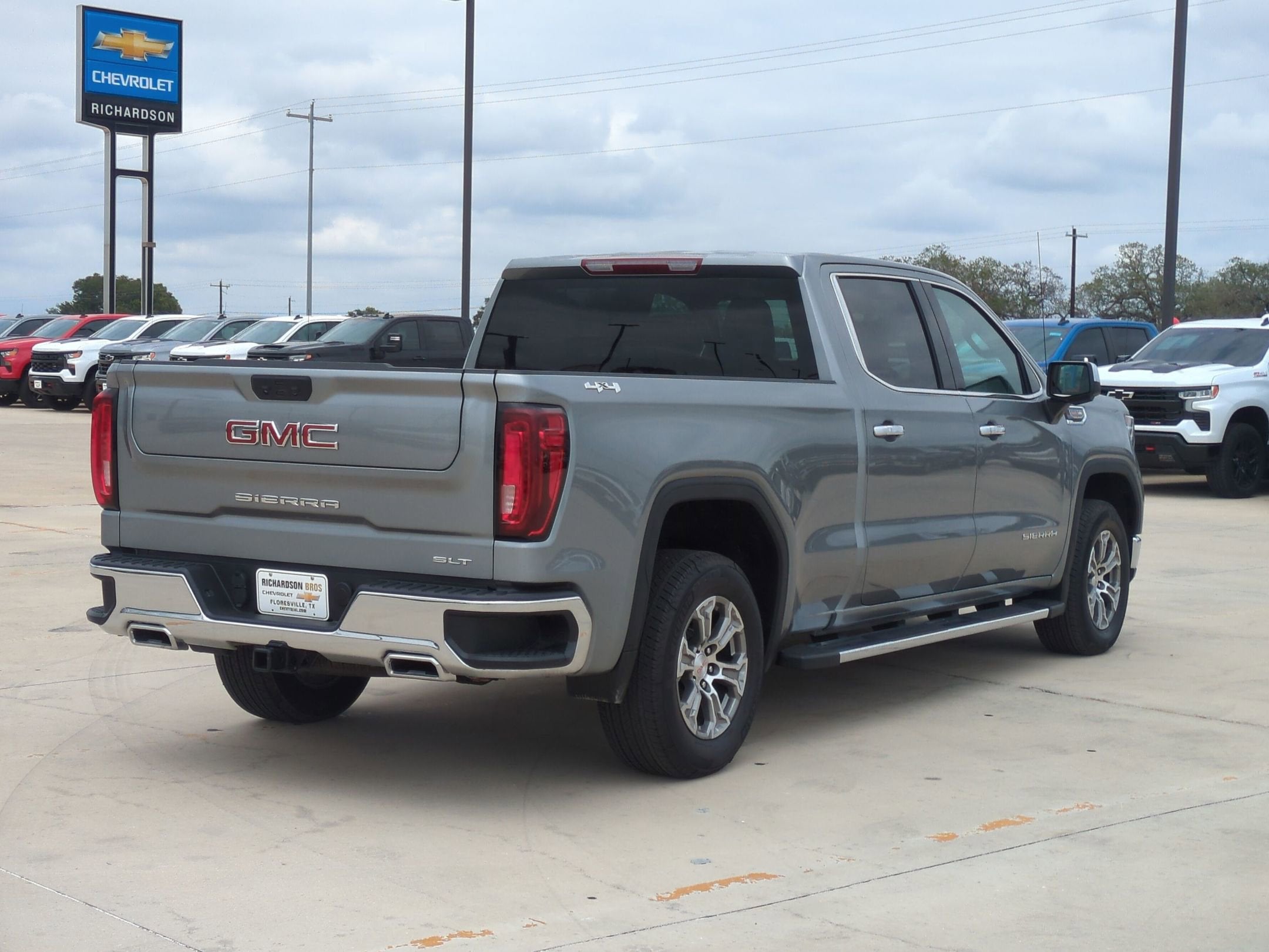 2025 GMC Sierra 1500 SLT