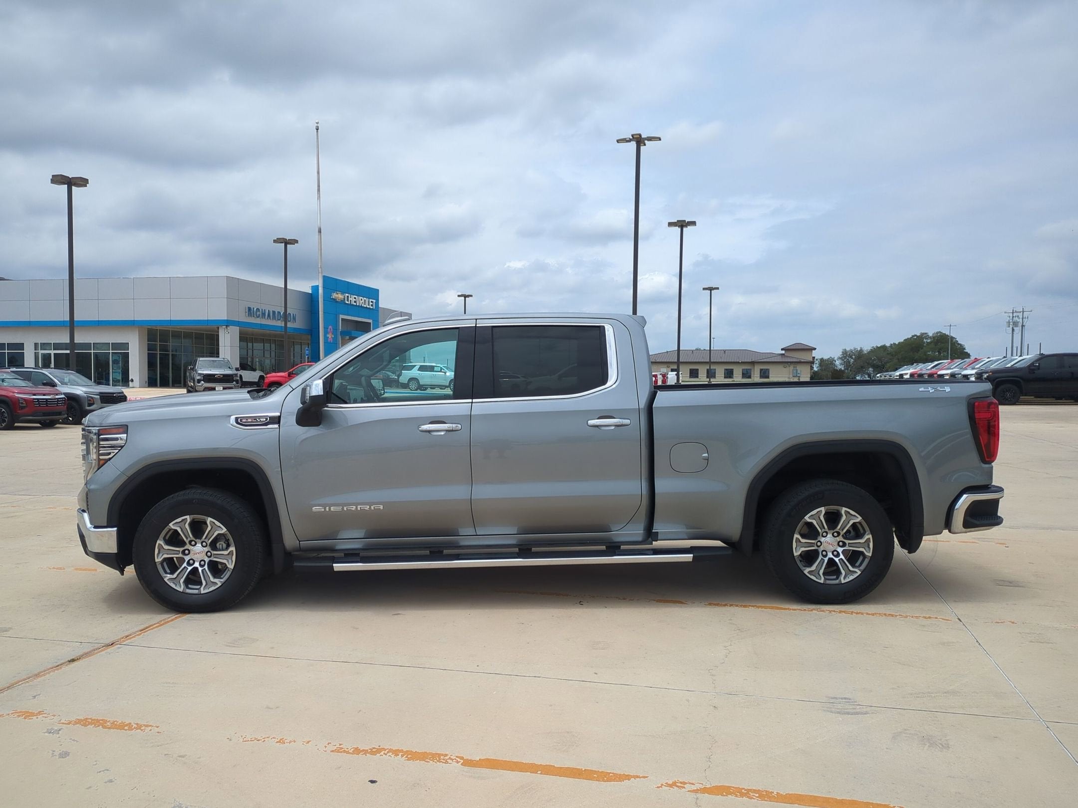 2025 GMC Sierra 1500 SLT